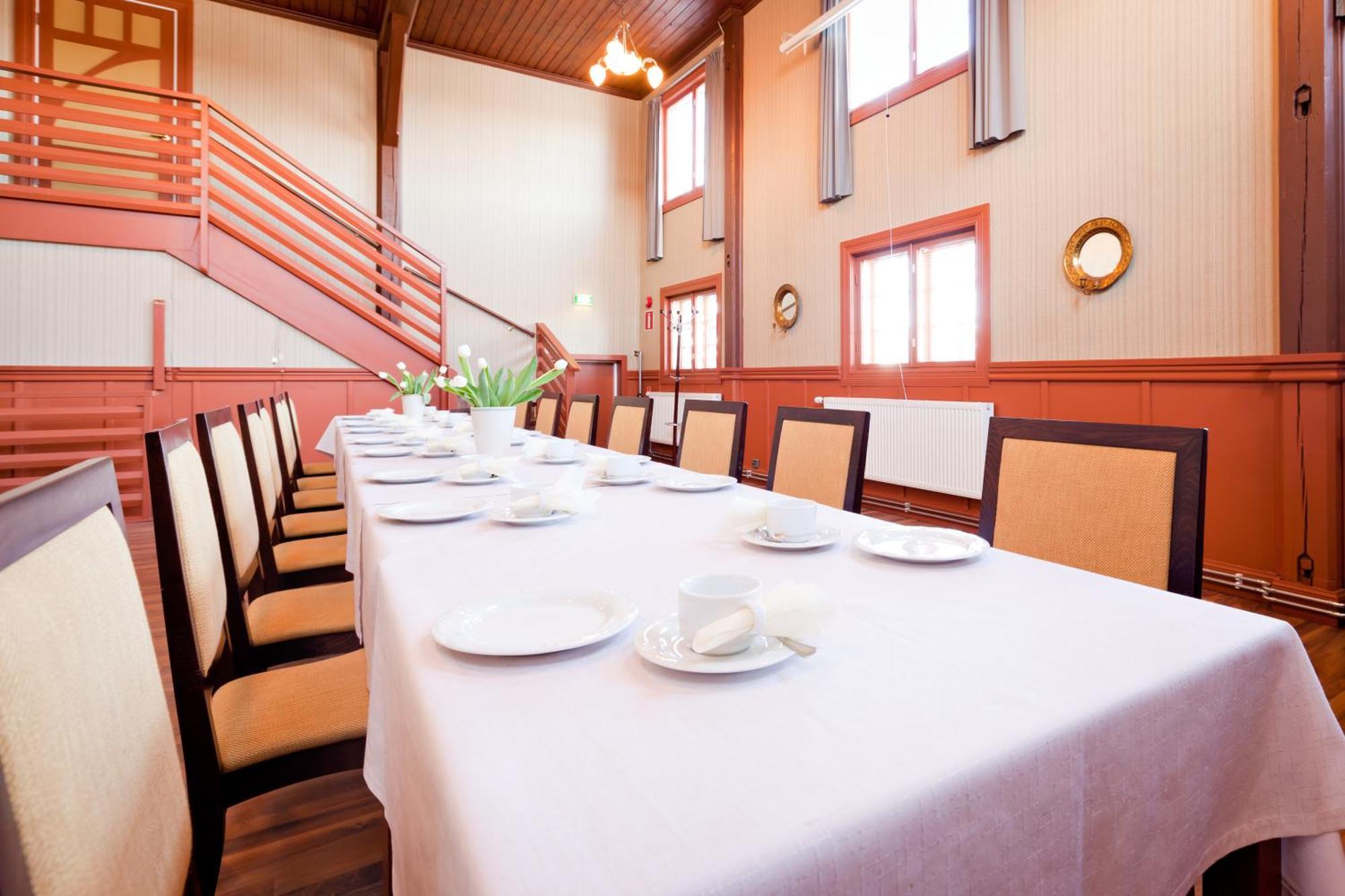 Hotelli-Ravintola Alma Seinäjoki Exteriér fotografie